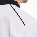 Détail de la veste de cuisine homme avec liseré noir au niveau du col et des épaules molinel gamme Neospirit