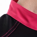 Détail du col et des surpiqures rose sur la veste de cuisine femme elbax Robur