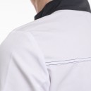 Détail des épaules en coloris gris de la veste de cuisine Elbax blanche de la marque Robur