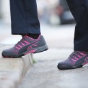 Chaussures de sécurité Puma celerity knit rose S1. Pour des métiers en intérieur ou extérieur.